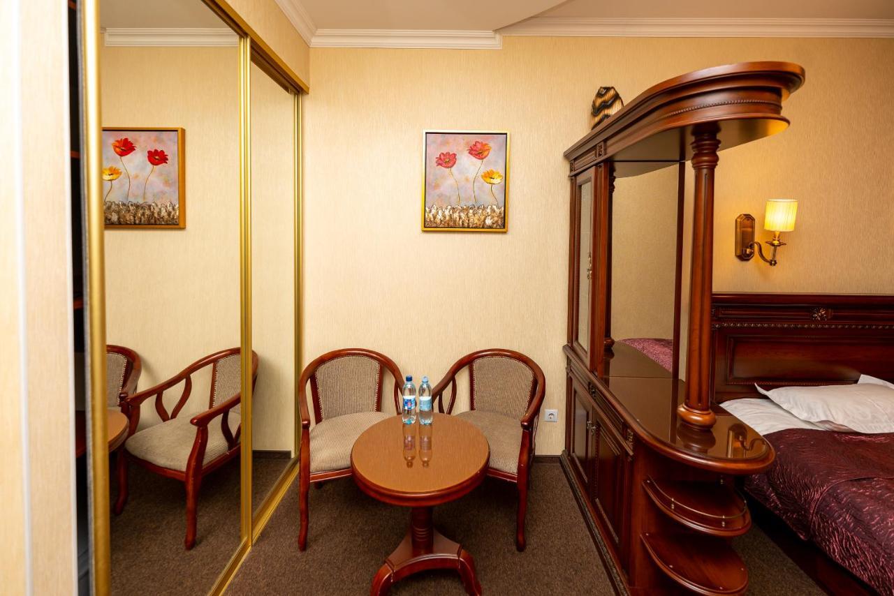 SUNRISE Park Hotel Zaporizhia Bagian luar foto