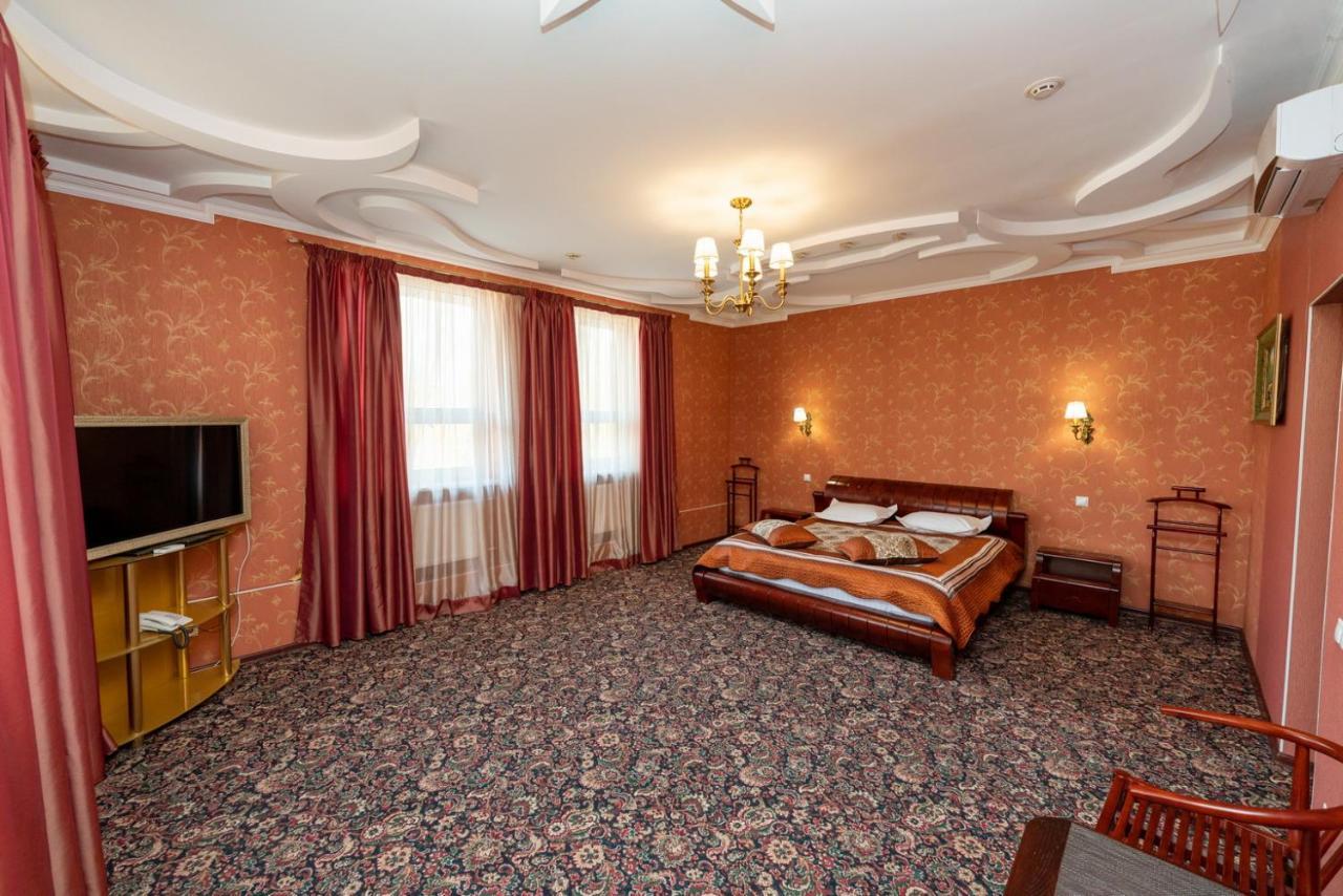 SUNRISE Park Hotel Zaporizhia Bagian luar foto