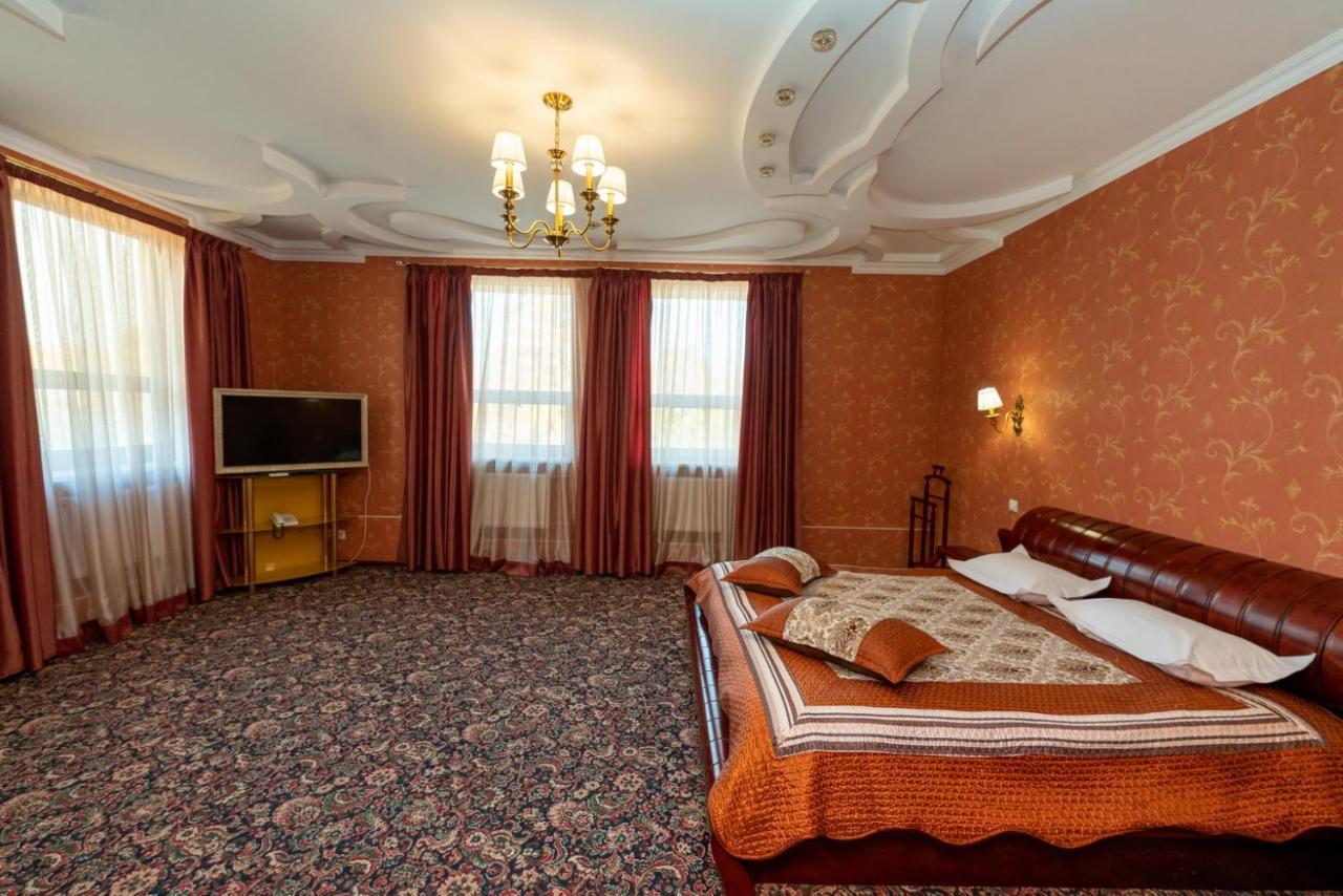 SUNRISE Park Hotel Zaporizhia Bagian luar foto