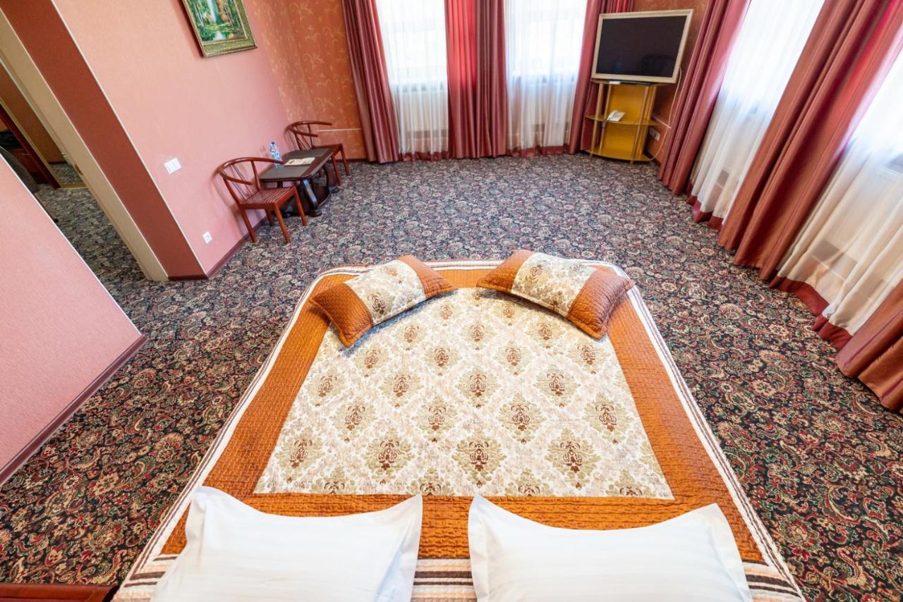 SUNRISE Park Hotel Zaporizhia Bagian luar foto