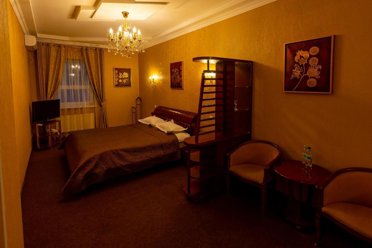 SUNRISE Park Hotel Zaporizhia Bagian luar foto